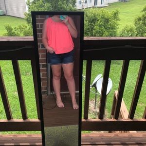 Loose sleeveless tank top